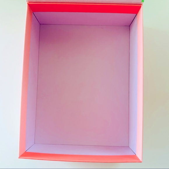 Drunk Elephant Neon coloured storage box with magnetic catch at edges - Picture 8 of 8